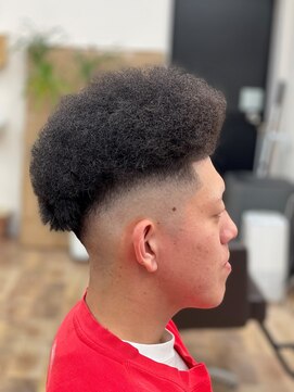 ミスタージャミロバルベアリア(MR.JAMIRO barbearia) skin fade & アフロヘアー