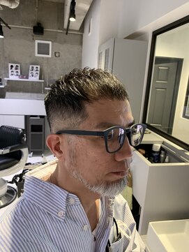 フランクスバーバーザスタンド(Frank’s barber the stand) メンズビジネスショート眉毛スキンフェードクロップF