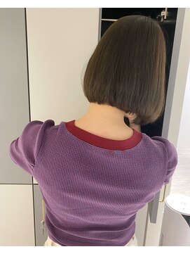 ラベストオイケ(LOVEST OIKE) 首が綺麗に見えるミニボブ