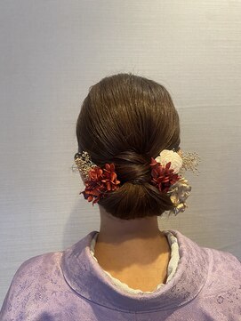 ザジ(ZAZIE) シニヨンで大人っぽく！