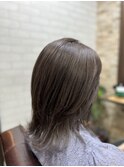 ニュアンスカラー/センターパート/ツヤ髪スタイル/ブルージュ