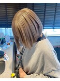 ホワイトグレージュ