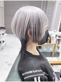 シャープな束感 ウルフショート ホワイトシルバー×ブラック