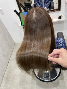 【Lana】さりげない立体感が叶う、優しいベージュ×3Dハイライト