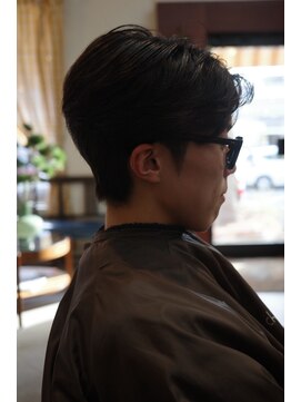 エディ(Edy) メンズセンターパートニュアンスパーマ刈り上げマッシュ