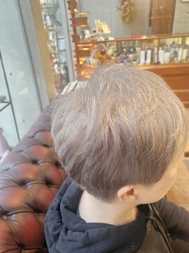 プラスティック プラスヘアーサロン(PLUSTIC +hair salon) クリーミーシルバー