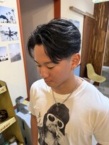 フォーコーナーズカットショップフェイビーズ 名古屋西(FourCornersCutShop favey's)&nbsp;テーパーフェード センターパート 大人ヘア