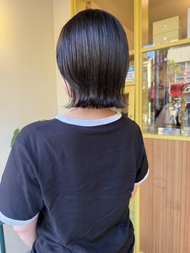 ヒントステーション(HINTSTATION) 〈浅草 半個室〉ブルーグレー×パツンと外はねレイヤーボブ