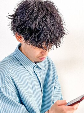 ヒビヲ(HIBIO) 前下がりマッシュ波巻きスパイラルパーマメンズツーブロック横浜