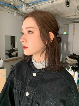 ウクク(UCUCU) 赤みのない柔らかいブラウン〇