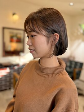 透け感ベージュcolorのミニボブ