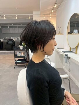 アルトル 池袋(altru) ショートボブ丸みショート白髪ぼかし