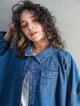 カンナ(Canna) くびれ/イメチェンパーマ/黒髪/インナーカラー/髪質改善/30代