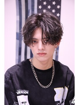 ネイビー(NAVY) 無造作 ツイストスパイラルパーマ センターパート