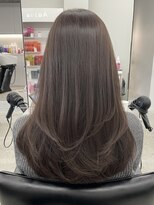 ヨロ 小岩(YOLO) レイヤーカットハイライトショートヘアイルミナカラーオージュア
