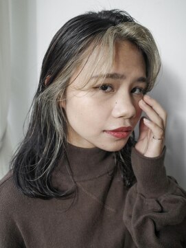 カムジーヘッドカミノウラ(COMEGHEAD KAMINOURA) 20代インナーカラーケアブリーチイヤリングカラーハイライト