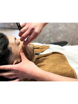 メンズに特化したStylistがヘアだけでなく眉もデザイン！プロの眉カットで印象チェンジして清潔感UP◎
