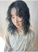 ミディアムレイヤーウルフ黒髪パーマ