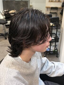 ヒュイル バイ ニアウ(Hwyl by Niau) MEN’S HAIR/センターパート/ニュアンスパーマ/伊勢崎