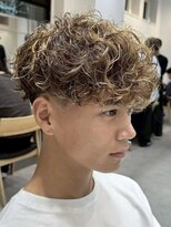 レタッチ バイ フィフス 天神大名(RETOUCH by fifth) 天神大名スペインカールラルフカールフェードフリンジカット