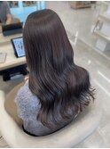 肌が綺麗に見えるほんのりラベンダーグレージュ
