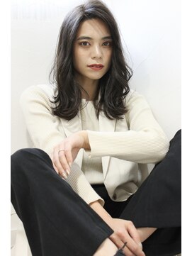 クラン 岡本(Chlan) ミディアムレイヤー◎アッシュ系艶カラー