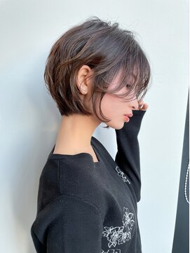 ヴェイン 渋谷(vain) 大人クール20代30代40代黒髪前下がりショートボブ丸みショート◎