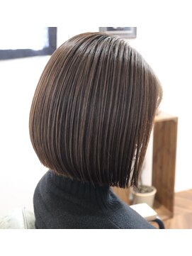 ウィスカーヘアー(whisker hair) ナチュラルボブ