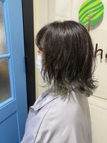 トロンヘアー(tronc hair)&nbsp;個性的でも派手過ぎない緑のインナーカラー