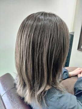 カルム(Calme) 切りっぱなしミディアムスタイル