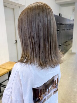 アイティーバイアルバム 八王子店(IT by ALBUM) ライトグレー_くびれヘアツートンカラーアースカラー_ba283871