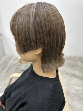 プラグ(Plug) ミルクティーベージュ/ハイライト/ケアブリーチ/似合わせカット