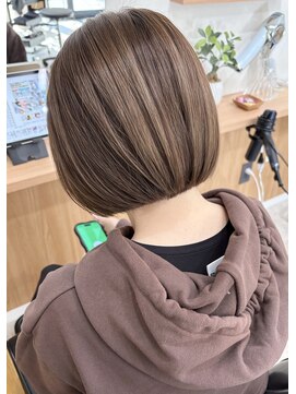 ラフテル(RAFTEL) 【RAFTEL 鴨井】ミニボブ×白髪ぼかしハイライト