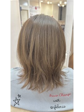 ムーア(MUA) 透明感☆アッシュベージュ×大人レイヤー