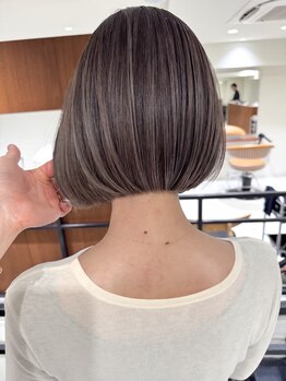 ジルブラン(JIL BLAN)の写真/顔まわりの動きを引き立てる、細く上品なハイライト［表参道／ハイライト／透明感カラー］