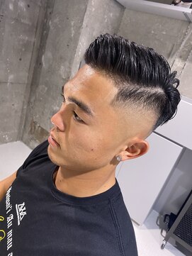 フランクスバーバーザスタンド(Frank’s barber the stand) サイドパートスキンフェードE