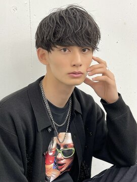 アーリー(Ali'i) 束感ショートツーブロックマッシュ波巻きスパイラルパーマ