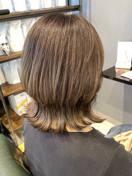 レナータ ヘア(Renata hair) 大人可愛い30代40代50代くびれミディ/スモークベージュ/ウルフ