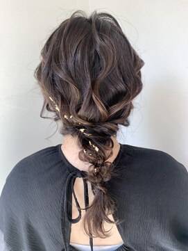 ミラバイグリーン(Mira by green) 【担当KANNA】"王道"編みおろし×金箔ヘアセット♪