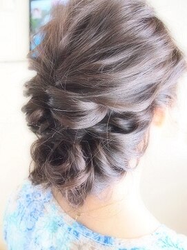 グランジュテ(grandjute) ヘアセット　編みおろし　メイク　成人式　着付け