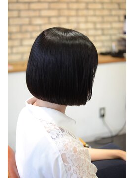 ポタム 東中野(potamu) バッサリカットで艶髪ボブスタイルに