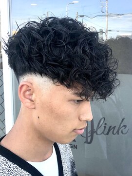 フゥ 宇都宮(FeU) スペインカール/スキンフェード/スパイラルパーマ