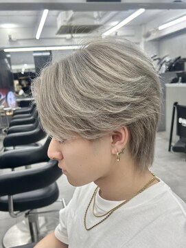 オーバルバイアピッシュ(OVARL by apish) メンズカット/ブリーチ/韓国/Wカラー/センターパート