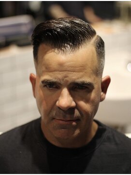 キングスマントーキョー 三鷹店(KINGSMAN TOKYO) アップバング / ツーブロック / スキンフェード[三鷹/バーバー]