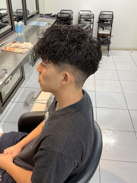 アイズ 海老名(AIZU) スペインカール メンズパーマ メンズサロン フェード 刈り上げ