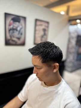 プラウド(PROUD) フェードフェザーアップ理容室バーバーBarberバーバースタイル