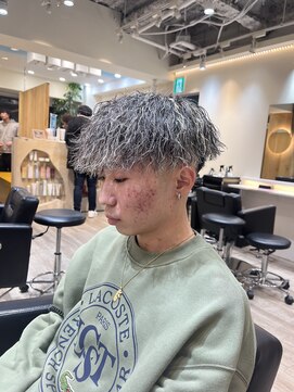 ルースト 渋谷店(ROOST) MEN’S HAIR/波巻ツイストスパイラル/フェザーパーマ/眉毛/渋谷