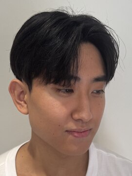 クルム(KURUMU) ダウンパーマ/センター分け/韓国風センターパート