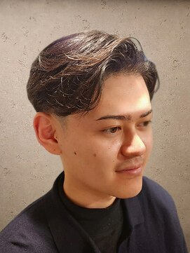 ワンワンオー バーバーショップ 長浜店(@110 BARBER SHOP) ニュアンスパーマ×センターパート