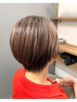 ロッカヘアエジェ(ROCCA hair eje.) 耳掛けショート×ベージュカラー